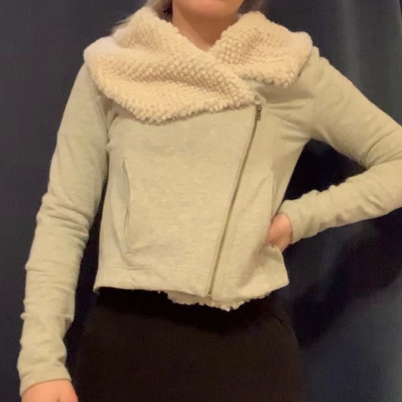 Loft Jacket - Picture 2 of 3